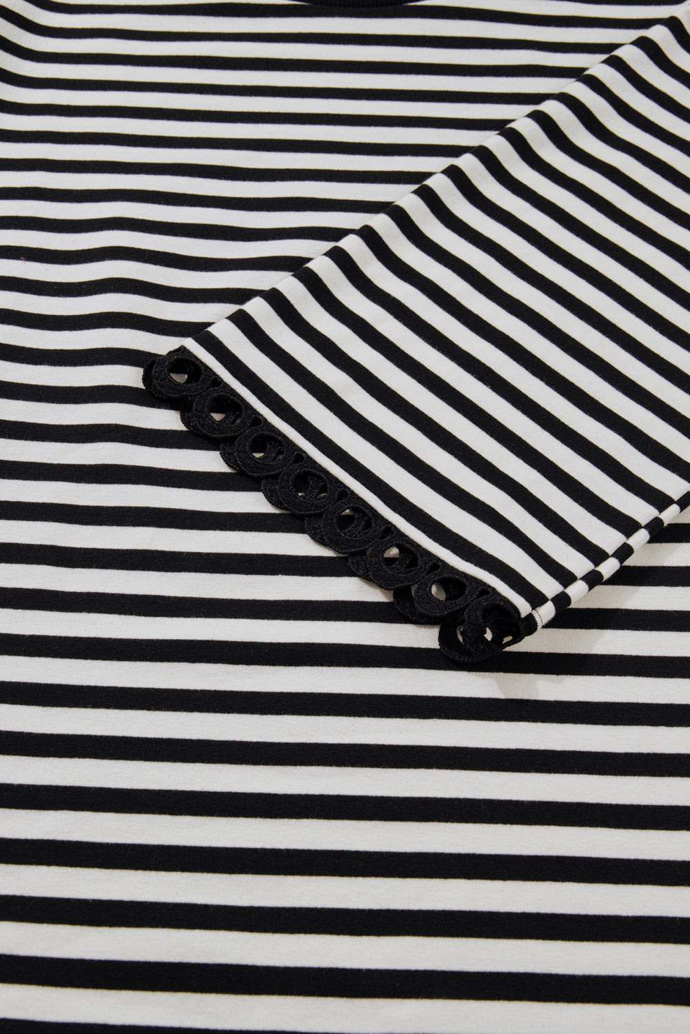 Black Striped Print Drop Shoulder Lace Trim Bracelet Sleeve Loose Top