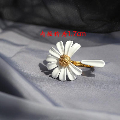 Sweet White Daisy Stud Earrings - L & M Kee, LLC