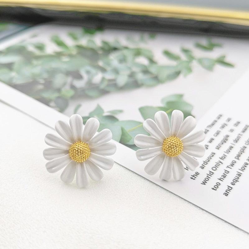 Sweet White Daisy Stud Earrings - L & M Kee, LLC