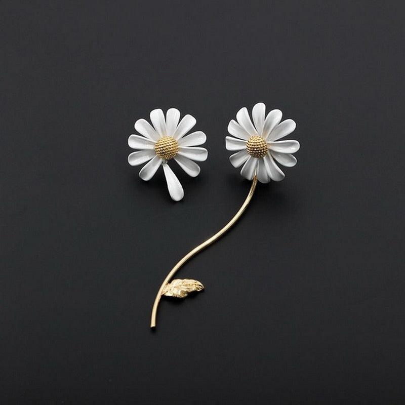 Sweet White Daisy Stud Earrings - L & M Kee, LLC