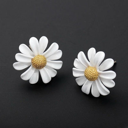 Sweet White Daisy Stud Earrings