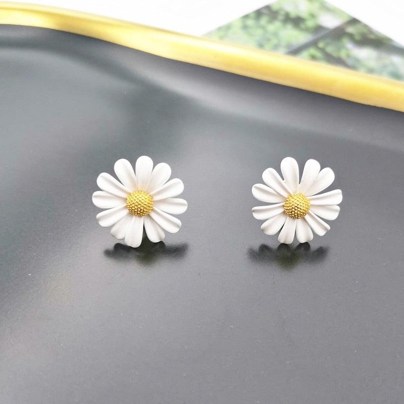 Sweet White Daisy Stud Earrings - L & M Kee, LLC